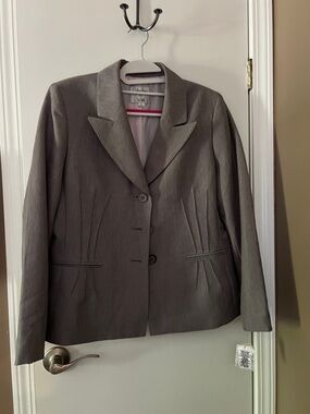 Le Suit Women’s Gray Classic Two-Button Blazer